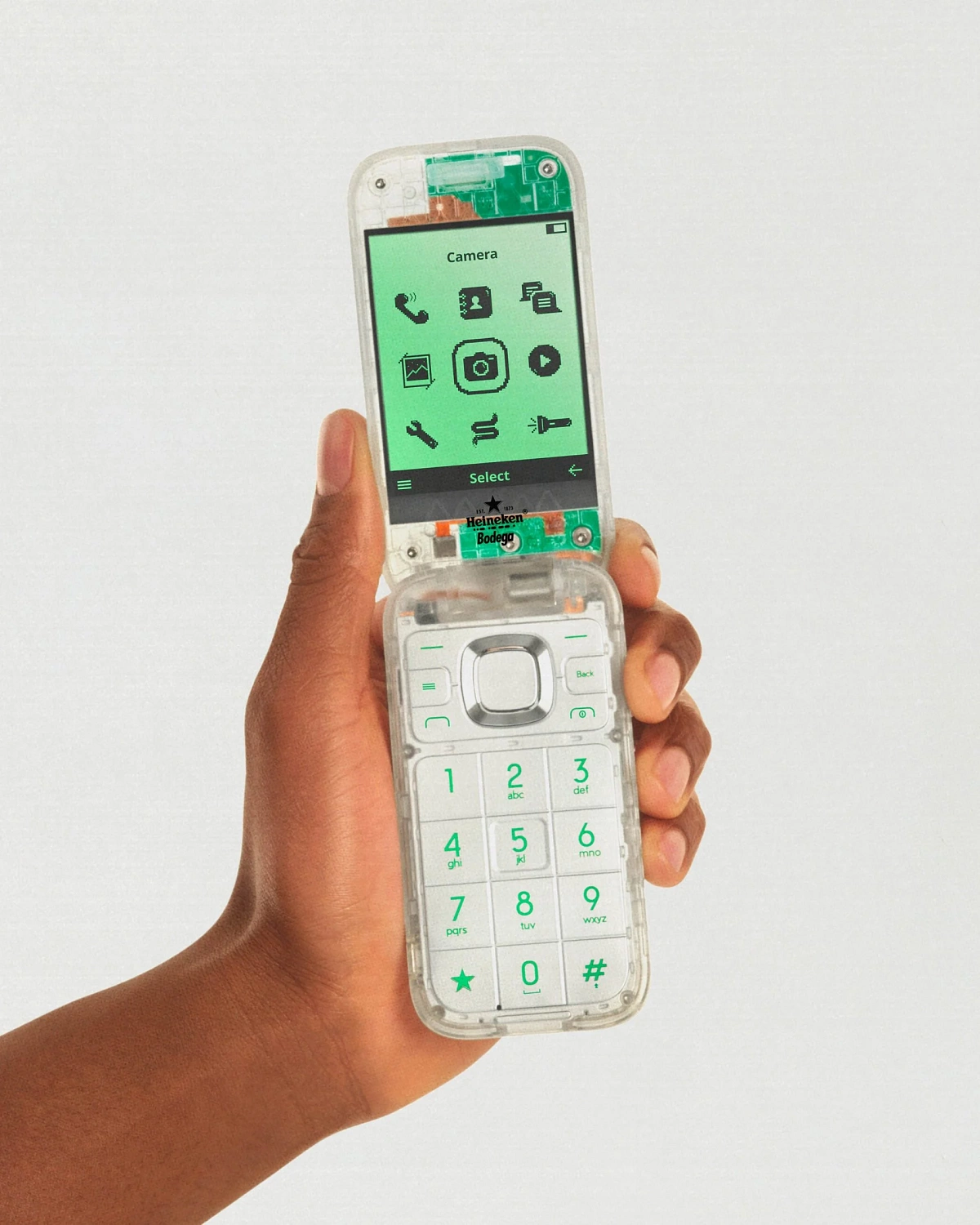 Heineken и Bodega представили телефон, вызывающий чувство ностальгии для поколения Z и миллениалов
